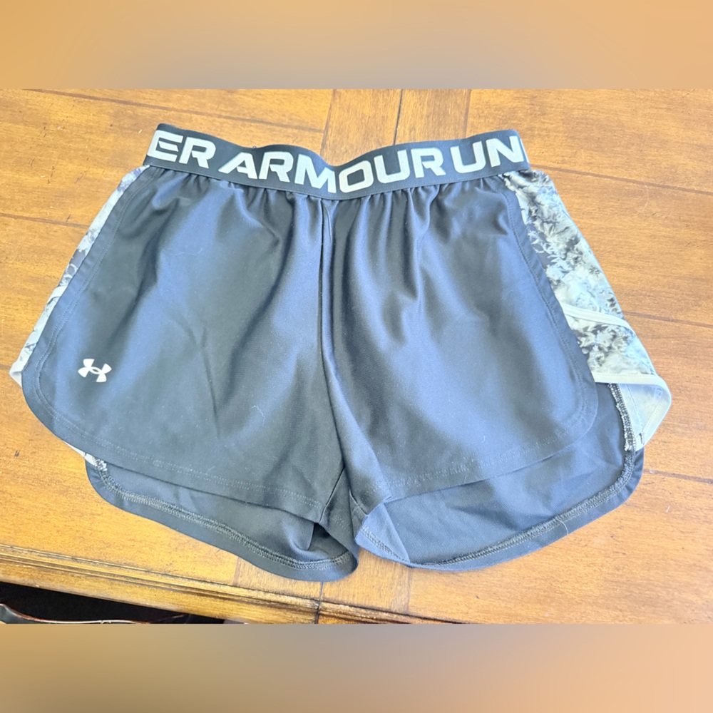 Under Armour women’s small Black Athletic Run Shorts with Branded Waistband
